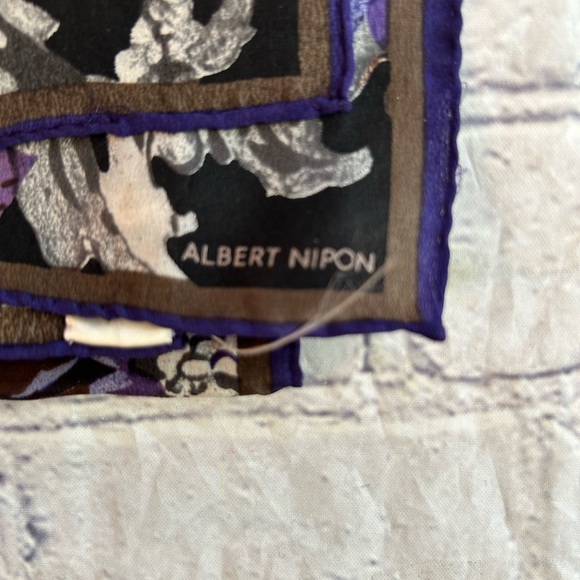 VINTAGE ALBERT NIPON FOR COLLECTION X11X LTD PURPLE FLORAL OBLONG SILK SCARF - Picture 4 of 9